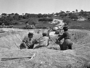 Βίντεο: ΕΛΔΥΚ και ΕΦ μάχονται κατά τουρκικών στρατευμάτων την Κύπρο το 1974